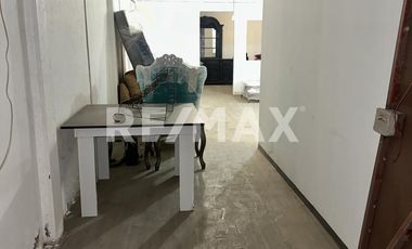 CASA COMERCIAL EN RENTA  - (3)