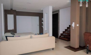 CASA TOTALMENTE AMOBLADA EN UCUBAMBA - CUENCA