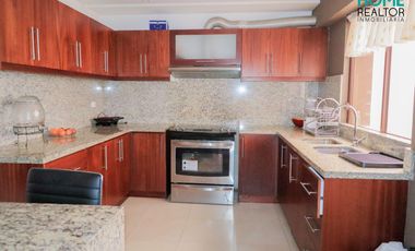 CASA TOTALMENTE AMOBLADA EN UCUBAMBA - CUENCA