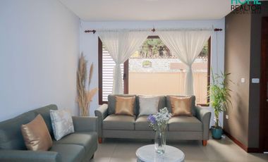 CASA TOTALMENTE AMOBLADA EN UCUBAMBA - CUENCA