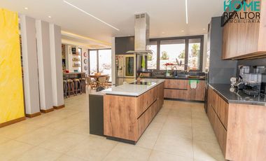 LUJOSA CASA MODERNA DE OPORTUNIDAD AMOBLADA EN CHALLUABAMBA
