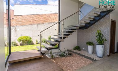 LUJOSA CASA MODERNA DE OPORTUNIDAD AMOBLADA EN CHALLUABAMBA