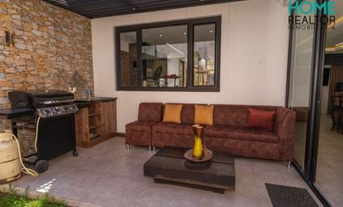 LUJOSA CASA MODERNA DE OPORTUNIDAD AMOBLADA EN CHALLUABAMBA