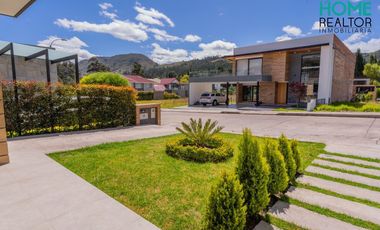 LUJOSA CASA MODERNA DE OPORTUNIDAD AMOBLADA EN CHALLUABAMBA