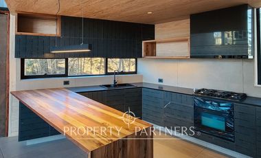 Pichilemu, Nueva casa en condominio con vista al mar