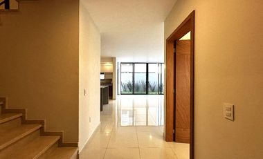 Casa No. 208 en Coto Altanza en Soaré III, Solares, Zapopan