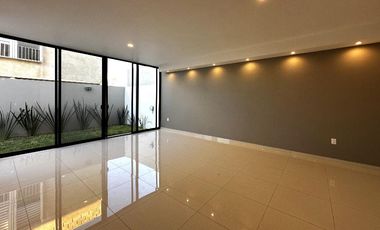 Casa No. 208 en Coto Altanza en Soaré III, Solares, Zapopan