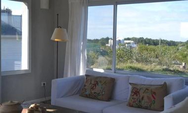 Casa en venta - 4 Dormitorios 4 Baños - 334Mts2 - Costa Esmeralda, Pinamar