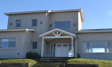 Casa en venta - 4 Dormitorios 4 Baños - 334Mts2 - Costa Esmeralda, Pinamar