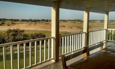 Casa en venta - 4 Dormitorios 4 Baños - 334Mts2 - Costa Esmeralda, Pinamar