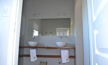 Casa en venta - 4 Dormitorios 4 Baños - 334Mts2 - Costa Esmeralda, Pinamar