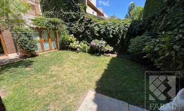Casa  alquiler Jardines del Rey, 3 dormitorios (suite), 3 baños, cochera, jardín y parrilla