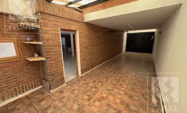 Casa  alquiler Jardines del Rey, 3 dormitorios (suite), 3 baños, cochera, jardín y parrilla