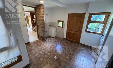 Casa  alquiler Jardines del Rey, 3 dormitorios (suite), 3 baños, cochera, jardín y parrilla