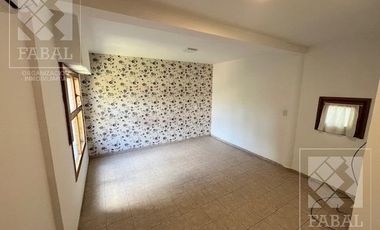 Casa  alquiler Jardines del Rey, 3 dormitorios (suite), 3 baños, cochera, jardín y parrilla