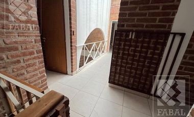 Casa  alquiler Jardines del Rey, 3 dormitorios (suite), 3 baños, cochera, jardín y parrilla