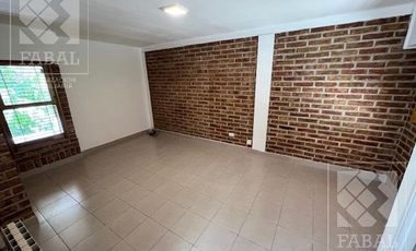 Casa  alquiler Jardines del Rey, 3 dormitorios (suite), 3 baños, cochera, jardín y parrilla