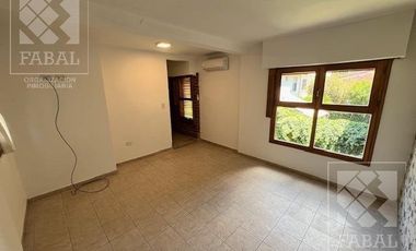Casa  alquiler Jardines del Rey, 3 dormitorios (suite), 3 baños, cochera, jardín y parrilla