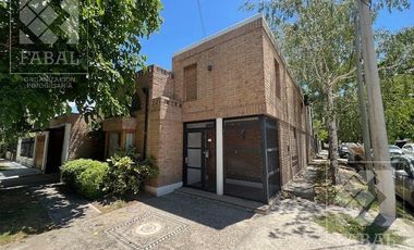 Casa  alquiler Jardines del Rey, 3 dormitorios (suite), 3 baños, cochera, jardín y parrilla