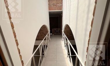 Casa  alquiler Jardines del Rey, 3 dormitorios (suite), 3 baños, cochera, jardín y parrilla