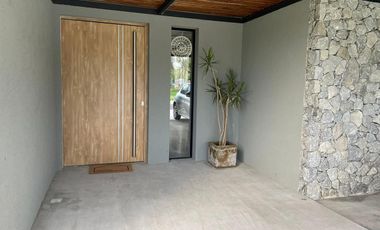 Muy linda casa moderna en Santa Lucia!