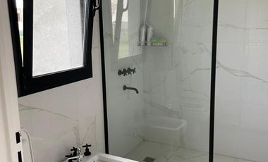 Muy linda casa moderna en Santa Lucia!