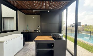 Muy linda casa moderna en Santa Lucia!