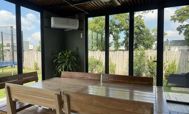 Muy linda casa moderna en Santa Lucia!