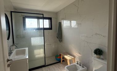 Muy linda casa moderna en Santa Lucia!