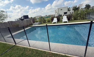 Muy linda casa moderna en Santa Lucia!