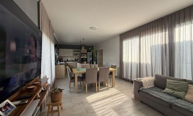 Muy linda casa moderna en Santa Lucia!