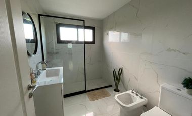 Muy linda casa moderna en Santa Lucia!