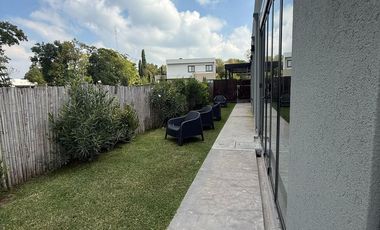 Muy linda casa moderna en Santa Lucia!