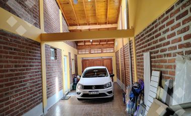 En venta, Casa de 3 Dormitorios, B. Los Nogales, Plottier.