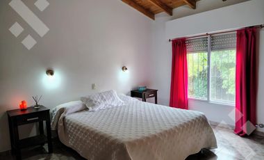 En venta, Casa de 3 Dormitorios, B. Los Nogales, Plottier.