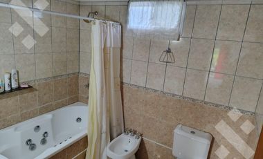 En venta, Casa de 3 Dormitorios, B. Los Nogales, Plottier.