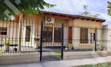 En venta, Casa de 3 Dormitorios, B. Los Nogales, Plottier.