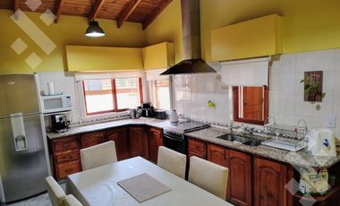 En venta, Casa de 3 Dormitorios, B. Los Nogales, Plottier.