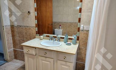 En venta, Casa de 3 Dormitorios, B. Los Nogales, Plottier.