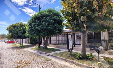 En venta, Casa de 3 Dormitorios, B. Los Nogales, Plottier.