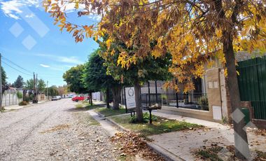 En venta, Casa de 3 Dormitorios, B. Los Nogales, Plottier.