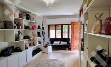 En venta, Casa de 3 Dormitorios, B. Los Nogales, Plottier.