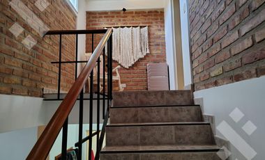 En venta, Casa de 3 Dormitorios, B. Los Nogales, Plottier.