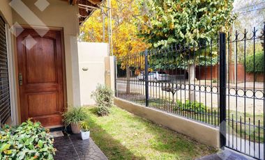 En venta, Casa de 3 Dormitorios, B. Los Nogales, Plottier.
