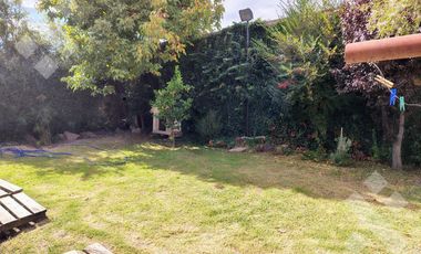 En venta, Casa de 3 Dormitorios, B. Los Nogales, Plottier.