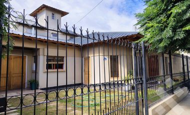 En venta, Casa de 3 Dormitorios, B. Los Nogales, Plottier.