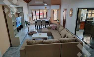 En venta, Casa de 3 Dormitorios, B. Los Nogales, Plottier.