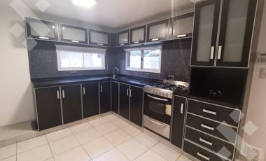Se Alquila, Casa de 3 dormitorios con quincho, Plottier