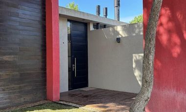 Golf II – Casa en Venta con Vistas Abiertas, Jacuzzi y Confort