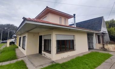 VENTA | CHALET 5 AMB CON PATIO Y COCHERA | PUNTA MOGOTES